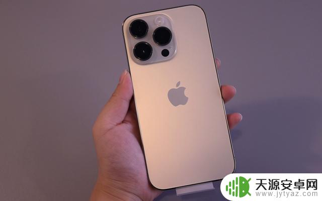 为什么安卓手机那么努力堆料，买iPhone的人连看都不看一眼