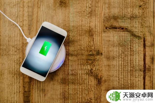 手机快充时玩手机会怎么样(手机快充时玩手机会怎么样吗)