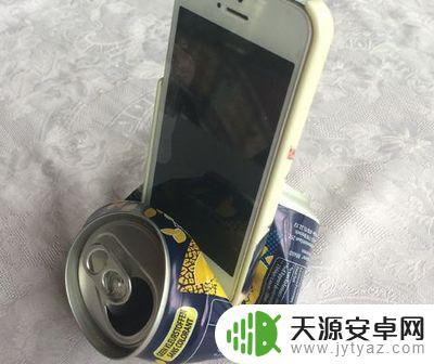 如何使用易拉罐做手机架(如何使用易拉罐做手机架子)