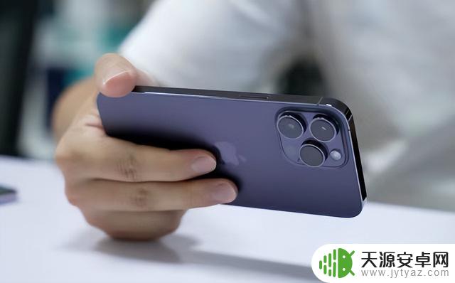 iPhone 16屏幕变大,A18强芯加持,告别静音拔片