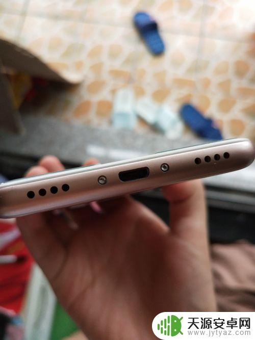 手机进水一直重启循环开不了机 手机受潮进水后不停重启怎么办