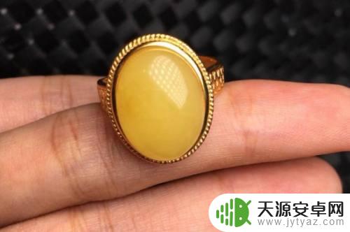 琥珀用手机灯光鉴别真假 用手机灯光鉴别琥珀的注意事项