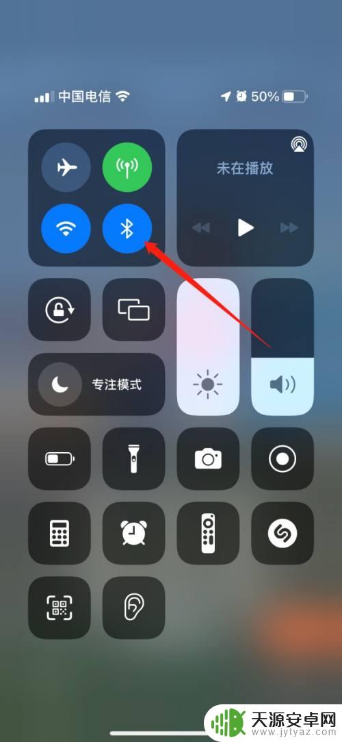 iphone没开蓝牙显示蓝牙标志 苹果手机蓝牙关闭后仍然显示连接