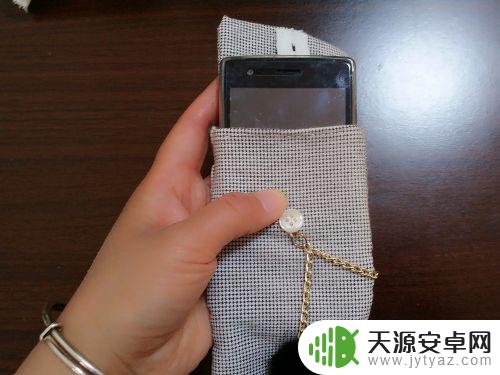怎样做小手机包 手工布艺手机包的裁剪与缝制技巧
