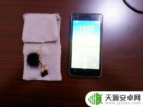 怎样做小手机包 手工布艺手机包的裁剪与缝制技巧