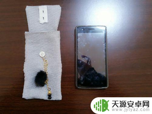 怎样做小手机包 手工布艺手机包的裁剪与缝制技巧