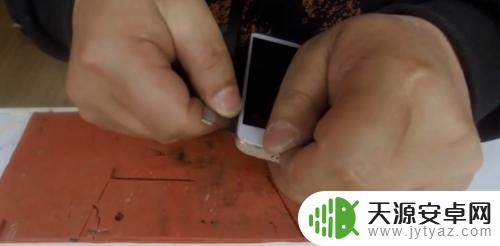 小米手机怎么取电池 如何更换小米手机电池