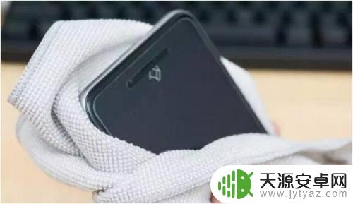 手机掉进茅厕怎么办 手机掉进厕所里怎么救