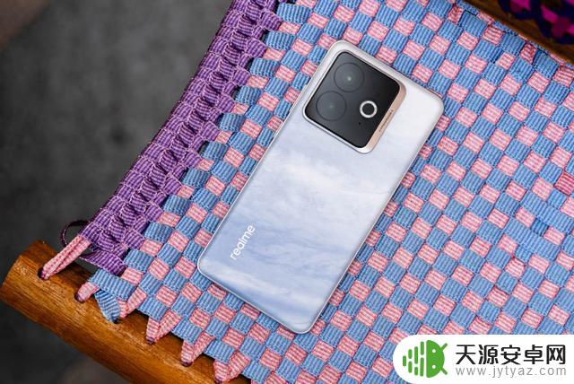 8月值得购买的3款性价比超高的手机，512GB内存让你体验旗舰级别的性能