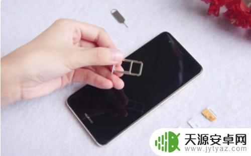 如何更换手机卡 手机换卡的步骤