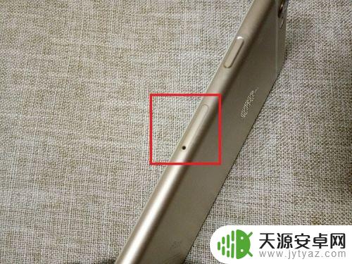 苹果手机信号接口怎么安装 iPhone苹果手机如何插SIM卡