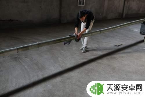 手机掉到农村茅厕怎么捞上来 怎么办手机掉进农村厕所了