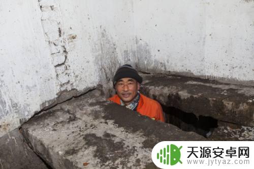 手机掉到农村茅厕怎么捞上来 怎么办手机掉进农村厕所了