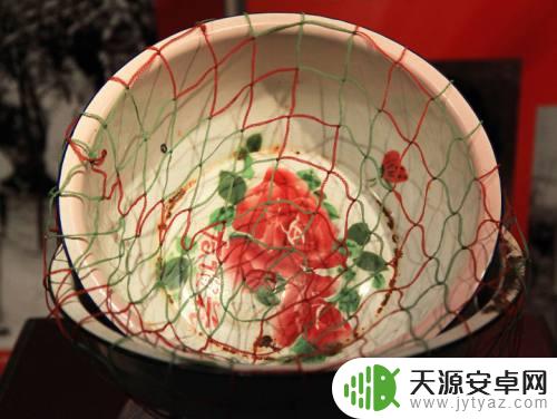 手机掉到农村茅厕怎么捞上来 怎么办手机掉进农村厕所了