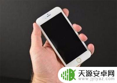 苹果手机游戏时黑屏怎么办 苹果手机打游戏时频繁黑屏的原因