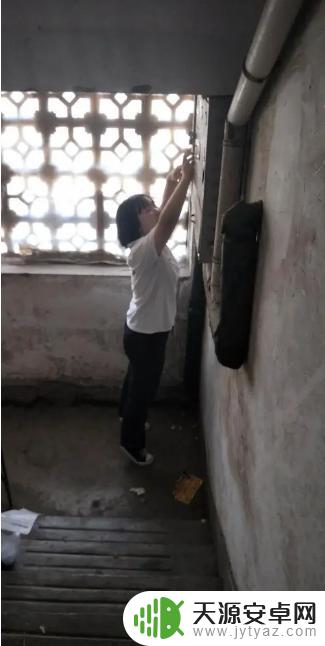 家长会把手机藏在卧室哪里 家长一般把手机藏在哪些地方