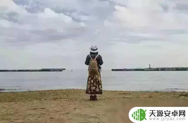 55岁女人的自述：我与他暗中交往多年，可丈夫从未察觉