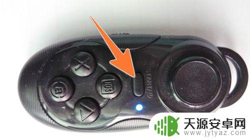 如何安装手机遥控拍照器 蓝牙遥控器手机拍照设置
