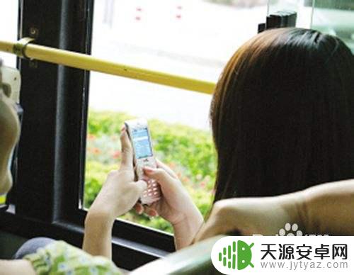 坐车玩手机为什么会头晕恶心 如何快速解除晕车的眩晕感