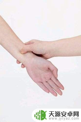 坐车玩手机为什么会头晕恶心 如何快速解除晕车的眩晕感