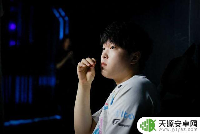 ELK直播揭秘:BIN闪电五连腿踹ON系玩笑?其实只是在喊ON吃饭