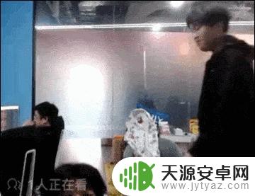ELK直播揭秘:BIN闪电五连腿踹ON系玩笑?其实只是在喊ON吃饭