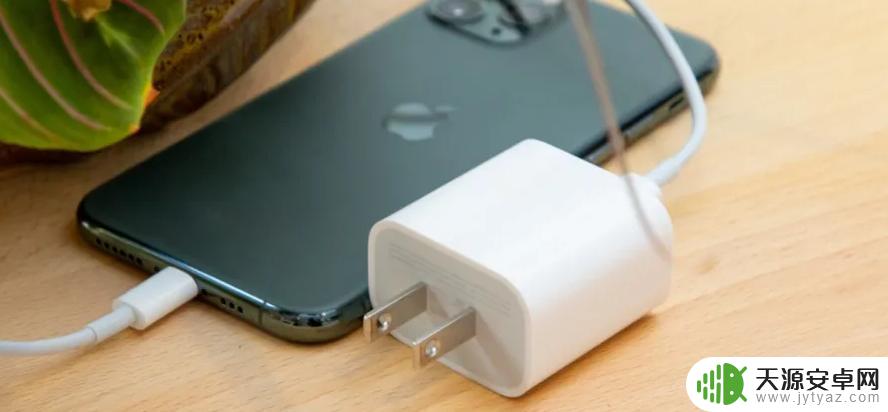 苹果手机快充和慢充哪个伤电池 使用兼容充电器给iPhone 14充电是否会损害电池寿命