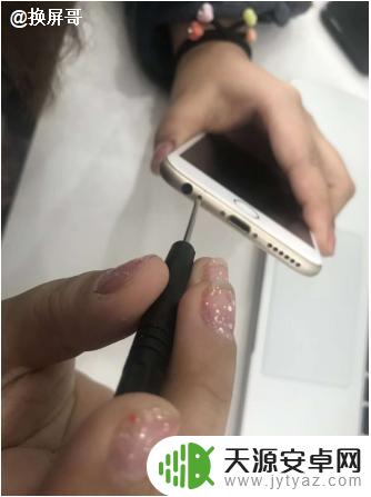 苹果手机碎了怎么换屏 iphone手机换屏简易教程