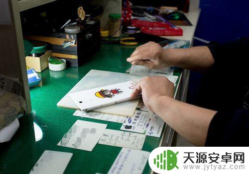 手机受潮了用什么代替 手机泡水怎么处理