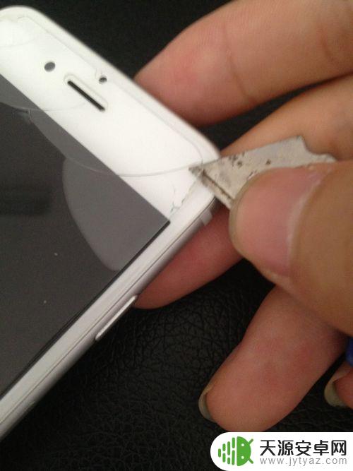 苹果6手机钢化膜怎么去掉 iPhone6苹果手机膜怎样撕掉旧膜