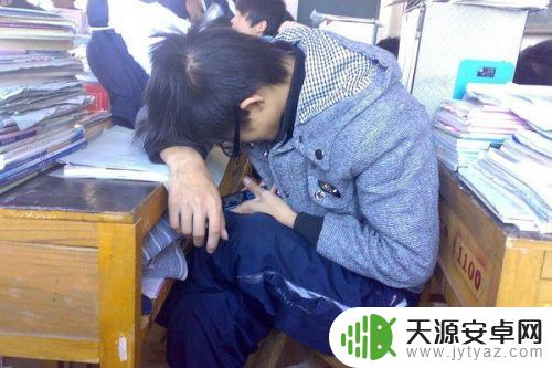 怎么能让叛逆期孩子学会控制玩手机 初中生手机使用过度怎么办