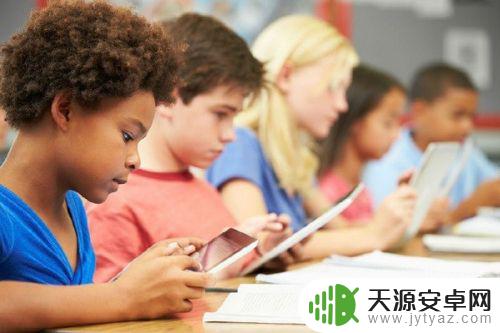 怎么能让叛逆期孩子学会控制玩手机 初中生手机使用过度怎么办