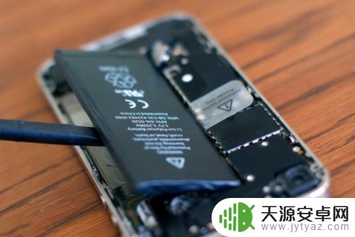 htc手机怎么取电池 如何自己为手机更换电池