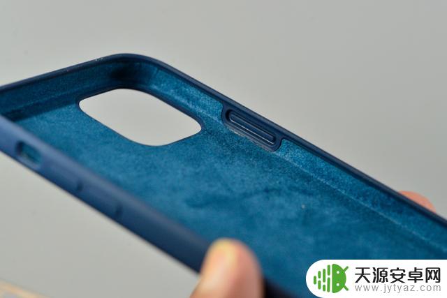 苹果手机12怎样自己贴膜呢 朋友iPhone 12没贴膜惨痛经历