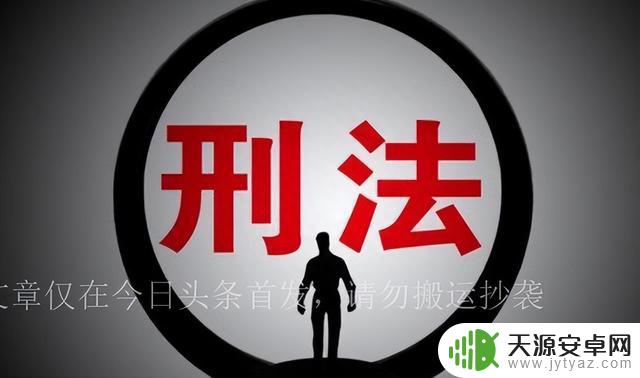 美女逛商场手机被老人捡走，当场急出眼泪：照片泄露就没脸做人了