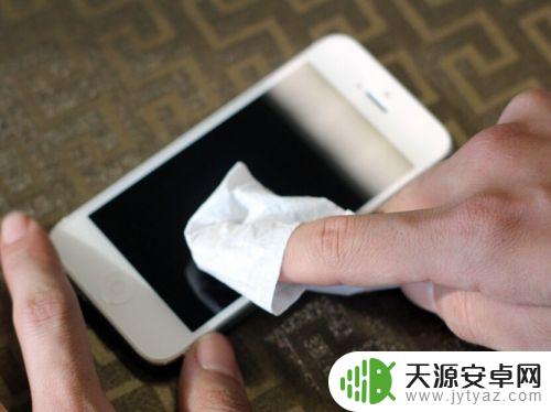 如何防止手机掉入马桶里 手机掉马桶怎么救