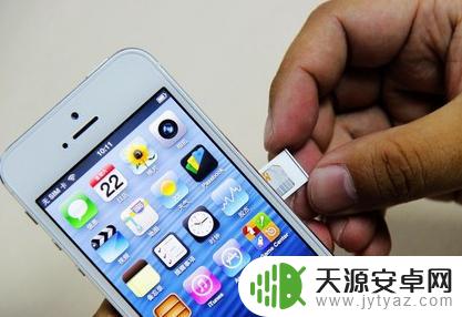 如何防止手机掉入马桶里 手机掉马桶怎么救