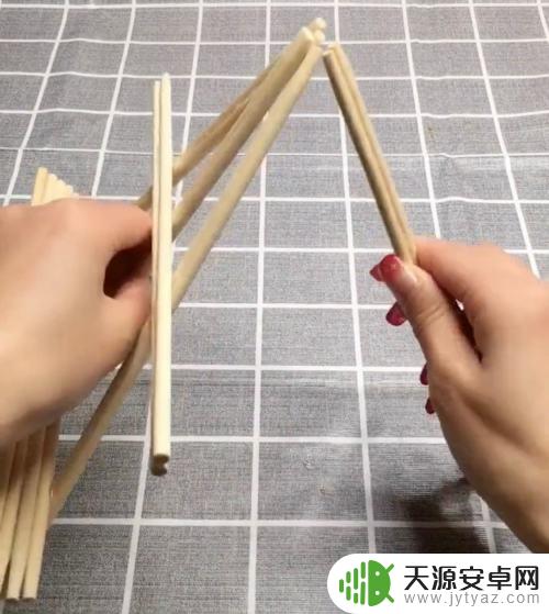 用筷子怎么叠手机 一次性筷子DIY手机支架制作教程