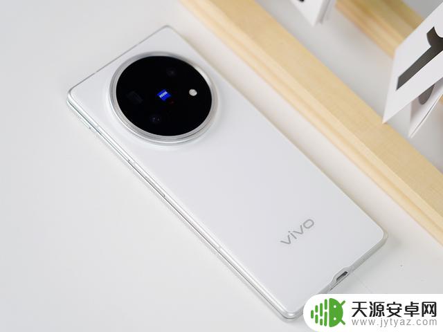三款热销大折叠手机推荐：轻薄设计，性能出众