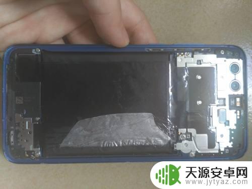 手机后壳鼓包怎么办 华为手机后壳起泡