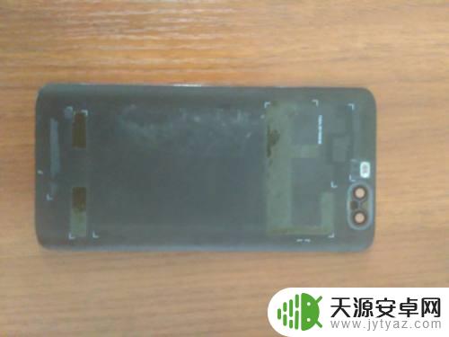 手机后壳鼓包怎么办 华为手机后壳起泡