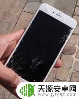 手机摔地上屏幕一直闪怎么回事 手机黑屏怎么修理