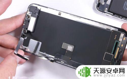 苹果手机电池在哪个位置 iPhone X自己换电池教程