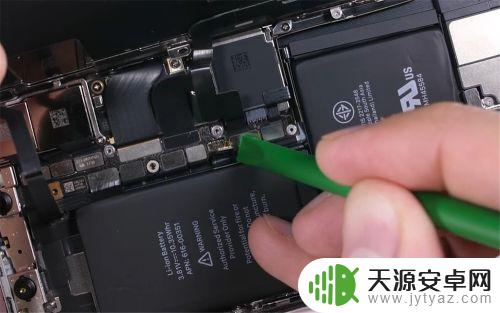 苹果手机电池在哪个位置 iPhone X自己换电池教程